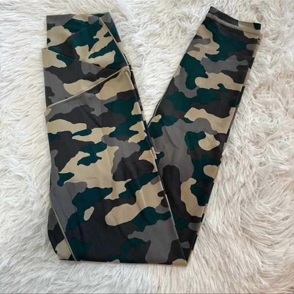 Aerie Large Offline Real Me 7/8 Camo Leggings NWT - Picture 4 of 12